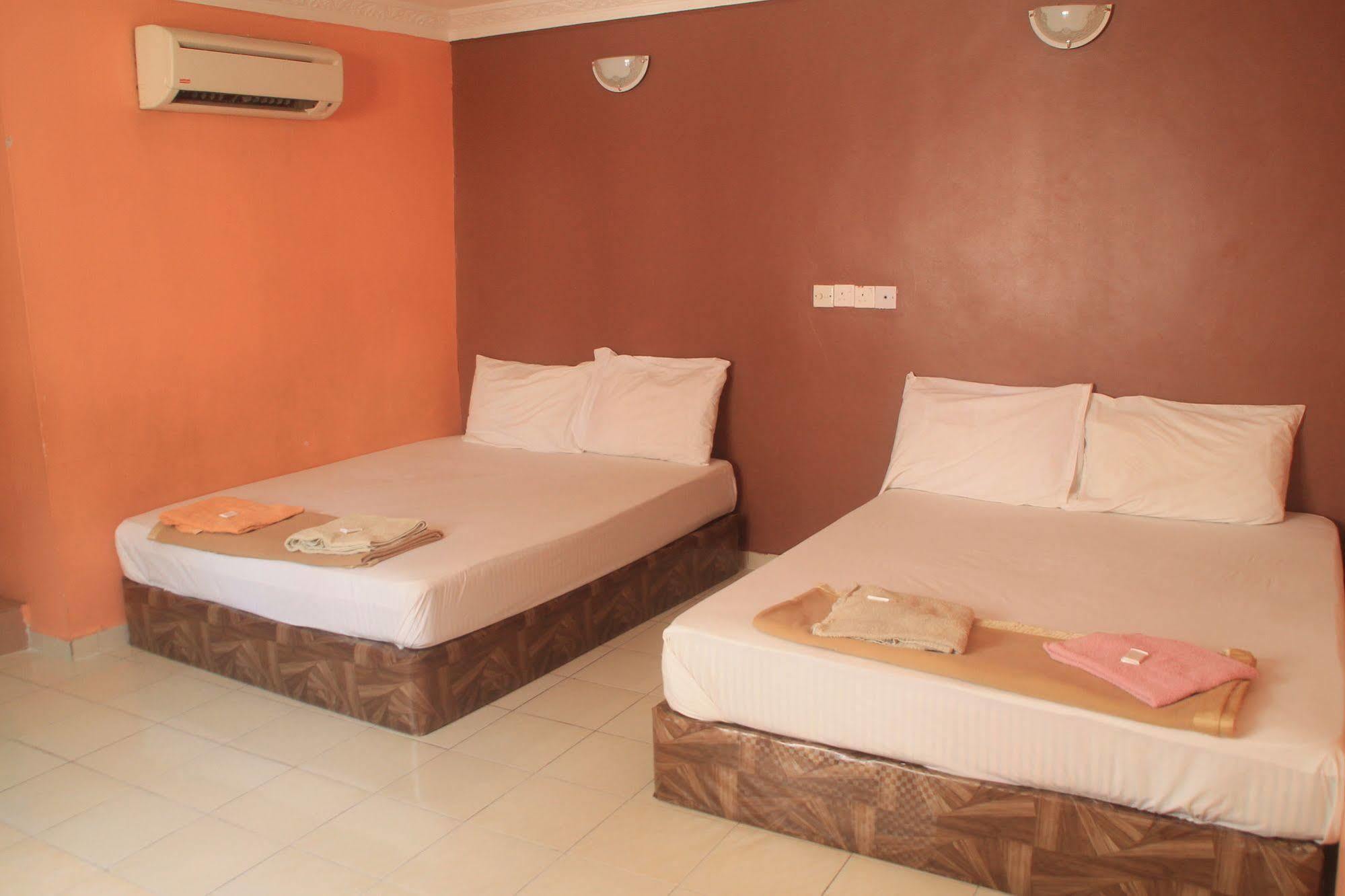 Sentosa Villa Hotel Кланг Екстериор снимка