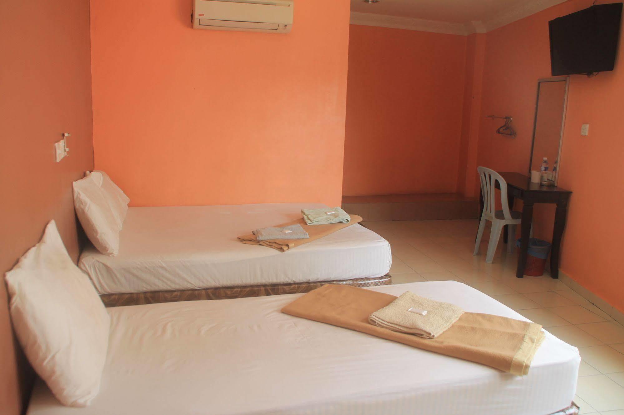Sentosa Villa Hotel Кланг Екстериор снимка